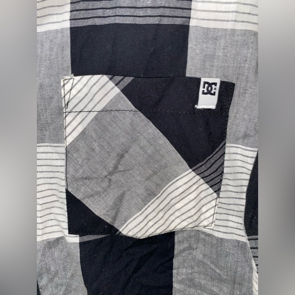 Kids XL DC button up - Picture 3 of 4